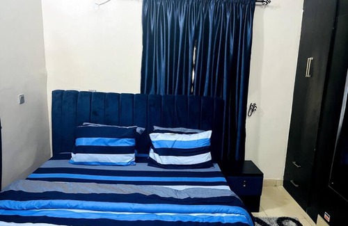 Ojodu Apartamento | Fully furnished 3-bedroom flat with parking area.