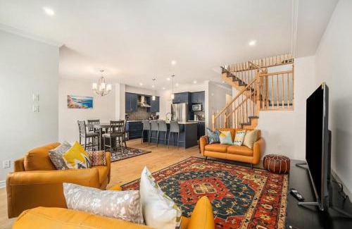 Ottawa Division Casa | Fully Furnished 4 Bedroom House in Ottawa