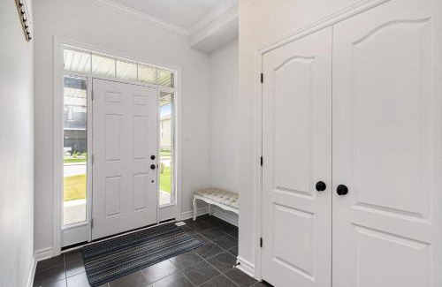 Ottawa Division Casa | Fully Furnished 4 Bedroom House in Ottawa