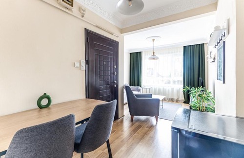 Rasimpasa Apartamento | Fully Furnished and Spacious Flat in Kadikoy