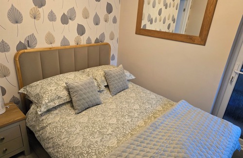 Mendham Cama Y Desayuno | Fully Furnished annexe with a comfy living room, double bedroom and en-suite