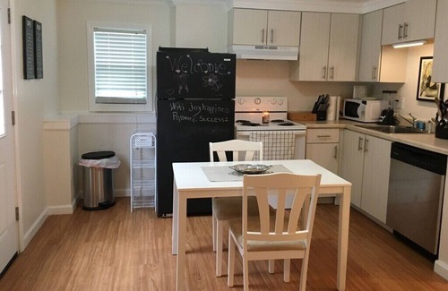 Westfield Apartamento | Fully furnished apartment with private entry. Everything included..
