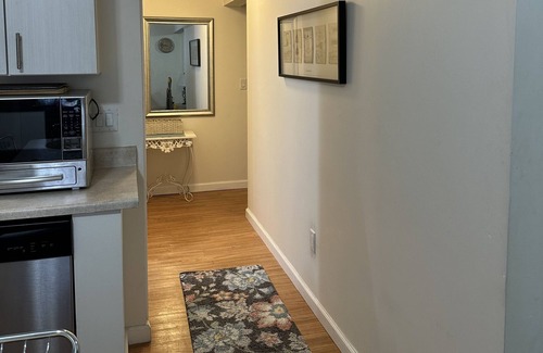 Westfield Apartamento | Fully furnished apartment with private entry. Everything included..
