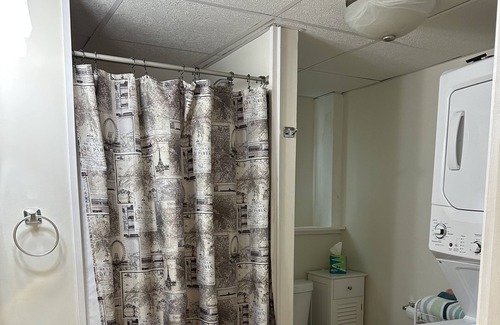 Westfield Apartamento | Fully furnished apartment with private entry. Everything included..