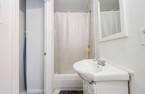 York University Heights Casa | Fully Furnished Bright and Luxurious Bedroom in North York-6