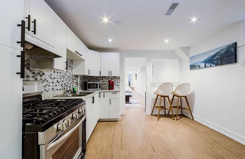 Village at York University Casa | Fully Furnished Bright and Luxurious Bedroom in North York-7