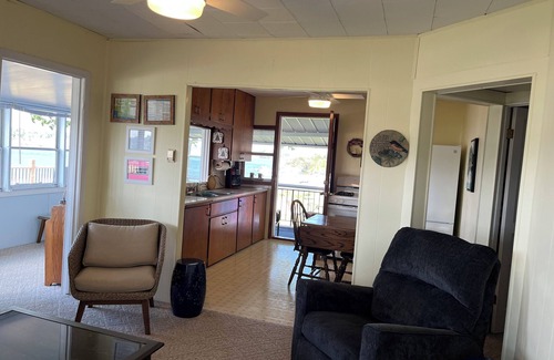 Greenville Cabina | Fully furnished cabin overlooking scenic Wabasis Lake