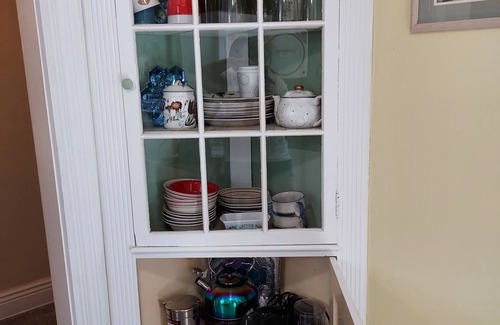 Monroe Apartamento | TOTALMENTE amueblado, limpio, acogedor, dúplex de 1 dormitorio en el centro de Monroe, MI