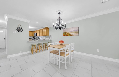 Naples Condominio | Fully Furnished Condo near Tin City & 5th Avenue