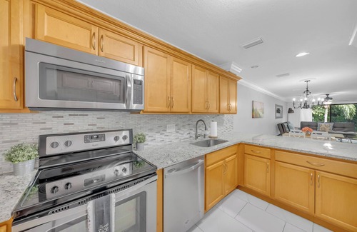 Naples Condominio | Fully Furnished Condo near Tin City & 5th Avenue