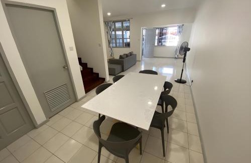 Kuching Casa | Fully Furnished Cozy Double Storey House