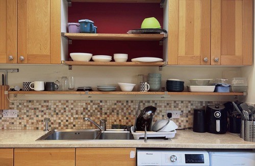 Elm Park Casa | Fully Furnished Easy London Stay-Access by Elm Park & City Airport-Studio