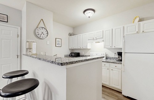 Seaside Farms Condominio | Fully-furnished first-floor condo with pool & private washer/dryer- dog-friendly