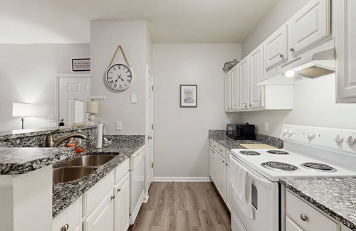 Seaside Farms Condominio | Fully-furnished first-floor condo with pool & private washer/dryer- dog-friendly