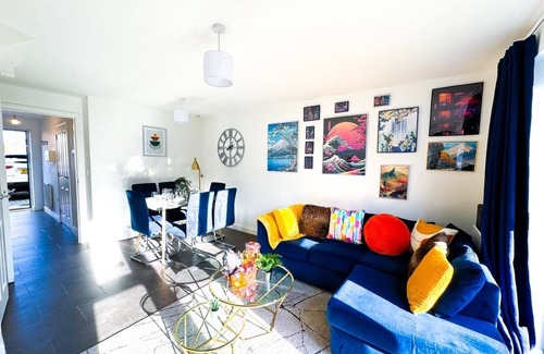Bordesley Casa | Fully Furnished Home with Parking, Private Garden, Sleep 9