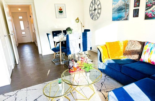 Bordesley Casa | Fully Furnished Home with Parking, Private Garden, Sleep 9