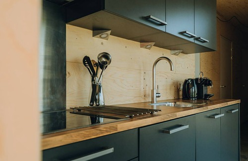 Ouddorp Chalet De Esquí | Fully furnished holiday home for six people, close to all amenities in the park.