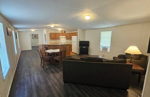 Voth Casa | Fully Furnished Home near Orange and near Beaumont - All Utilities Included
