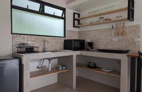 San José Cabina | Fully furnished lodges with hot tub in Atenas - WiFi, trails, nature.