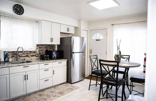 Romulus Casa | Fully Furnished Newly renovated 3 Bed 1Full Bath Single Family Home near Airport