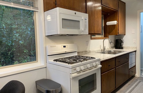 Wasilla Cabaña | Fully Furnished Private Cottage or house