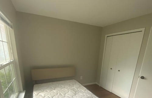 Wheaton Condominio | Fully furnished room in sun-drenched condo. 7 minute walk to Wheaton metro.