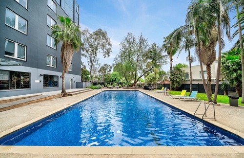 Preston Apartamento | Fully Furnished Studio Rooms With Included Heated Pool and On-site Restaurant