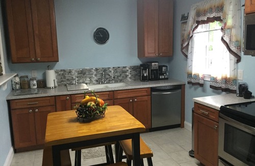 Lake Waccamaw Casa | Completamente amueblado en planta alta, cocina equipada: muelle privado!