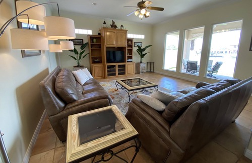 Corpus Christi Casa | Fully-furnished waterfront home with amazing sunset views and custom finishings