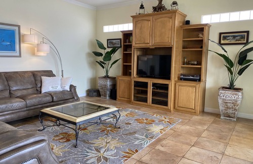 Corpus Christi Casa | Fully-furnished waterfront home with amazing sunset views and custom finishings
