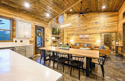 Broken Bow Cabina | Fully Loaded Game Room, One Story, Playset, Sleeps 20!