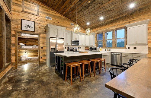 Broken Bow Cabina | Fully Loaded Game Room, One Story, Playset, Sleeps 20!