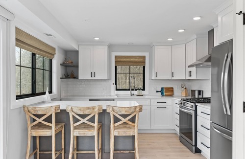 Fontana Apartamento | Fully remodeled Lake Retreat-Walking distance to Lake Geneva includes boat slip!