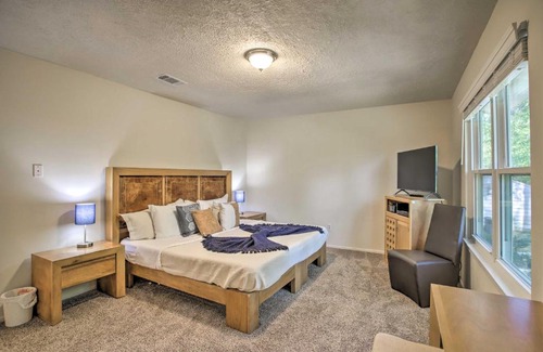 Grogan's Mill Casa | Fully Refurbished Home in Front of the Woodlands!