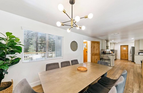 North Upper Truckee Casa | Fully Remodeled, Hot Tub, Game Room, 10 Guests + Extra Kids 5 Years Old and Younger, Pet Friendly