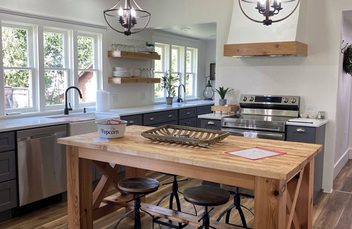 Grangeville Casa | Fully remodeled 1920’s Family size Whole house, 4 bedroom 2.5 bath, 2000 sq ft
