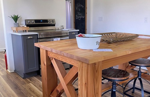 Grangeville Casa | Fully remodeled 1920’s Family size Whole house, 4 bedroom 2.5 bath, 2000 sq ft