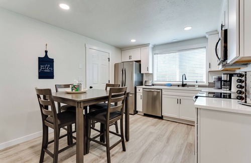 Central Oregon Casa | Fully Remodeled 2 Bedroom Home! Fantastic Central Location!