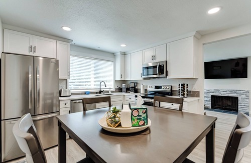Central Oregon Casa | Fully Remodeled 2 Bedroom Home! Fantastic Central Location!