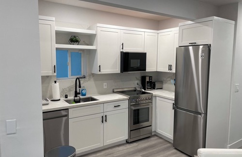 Russian Hill Apartamento | Fully remodeled 2 bedroom/2 bath with a cozy backyard
