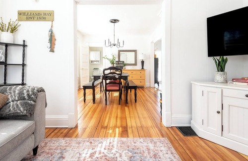 Williams Bay Cabaña | Fully remodeled Cozy Cottage centrally and conveniently located to Lake Geneva.