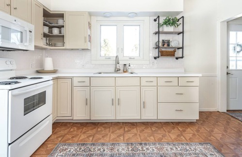 Williams Bay Cabaña | Fully remodeled Cozy Cottage centrally and conveniently located to Lake Geneva.
