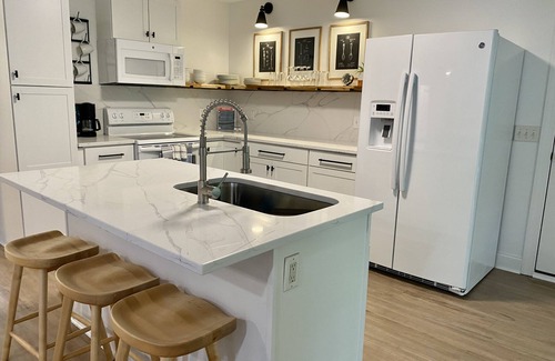 Sanford Casa | Fully Remodeled Home w/Fenced Private Backyard