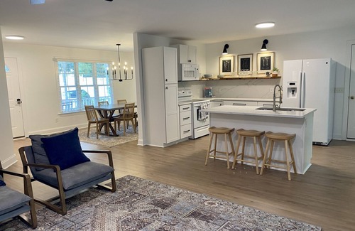 Sanford Casa | Fully Remodeled Home w/Fenced Private Backyard
