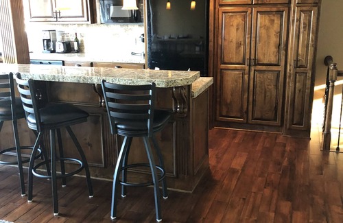 Camdenton Casa | Casa frente al lago completamente remodelada con hermosas vistas del lago de los Ozarks.