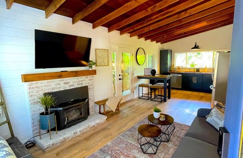 Forestville Casa | Fully Remodeled Private Wine Country Bungalow! Sunny Treetop Views, Luxury Beds