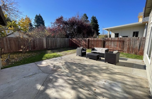 Southwestern Sacramento Casa | Fully remodeled spacious home