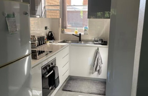 Brighton-le-Sands Apartamento | Fully Renovated 2-bedroom apartment in Brighton-Le-Sands, 2 mins from the Beach