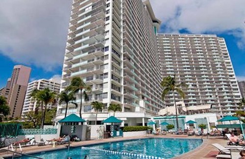 Waikiki Condominio | Completamente renovado, remodelación de diseñador de alta gama de 1 habitación, vista directa al mar y a la laguna
