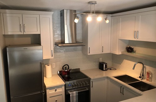 Saskatoon Apartamento | Apartamento completamente renovado de 2 habitaciones y 1 baño cerca de la calle 8